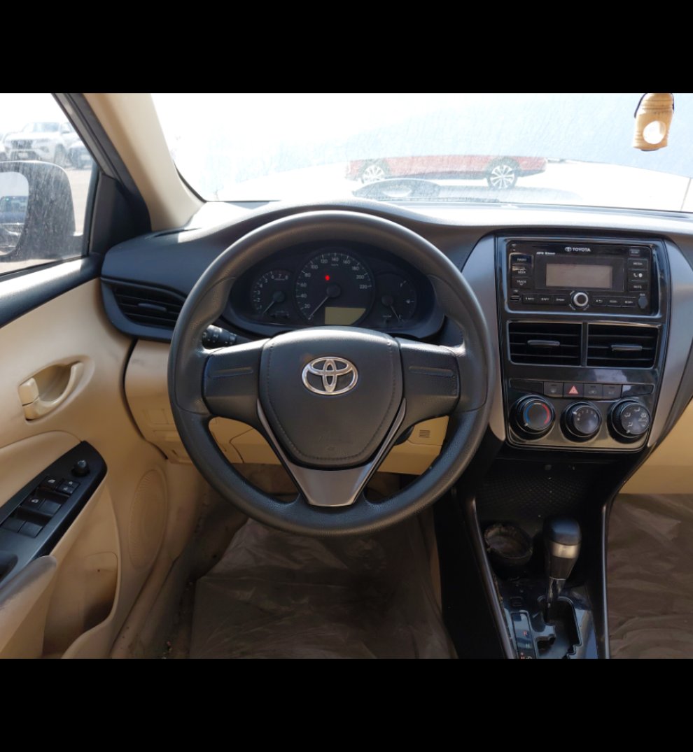 تويوتا يارس Y FLT 2022 image