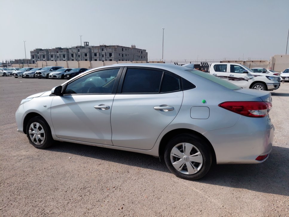 تويوتا يارس Y FLT 2022 image