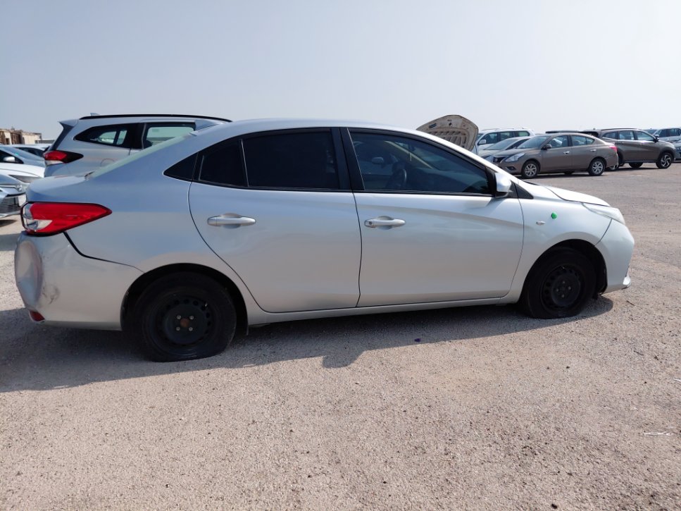 تويوتا يارس Y FLT 2022 image