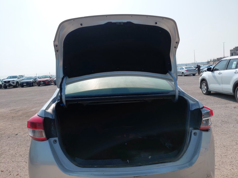 تويوتا يارس Y FLT 2022 image