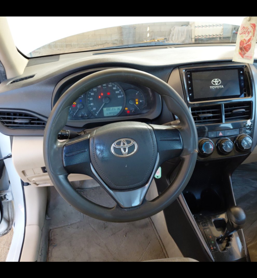 تويوتا يارس Y FLT2 2022 image