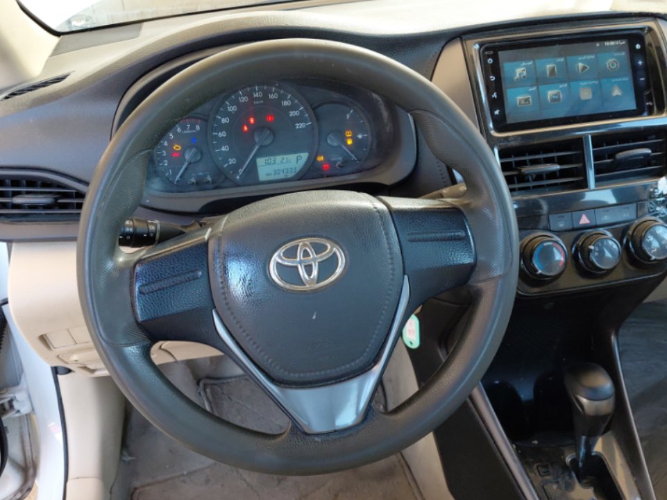 تويوتا يارس Y FLT2 2022 image