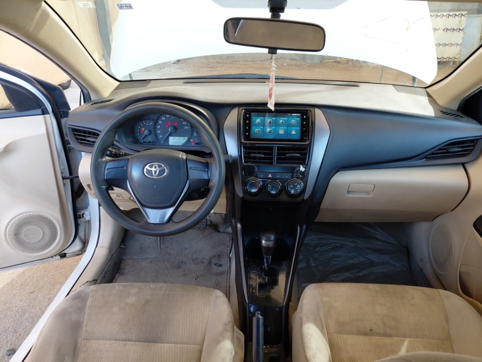 تويوتا يارس Y FLT2 2022 image