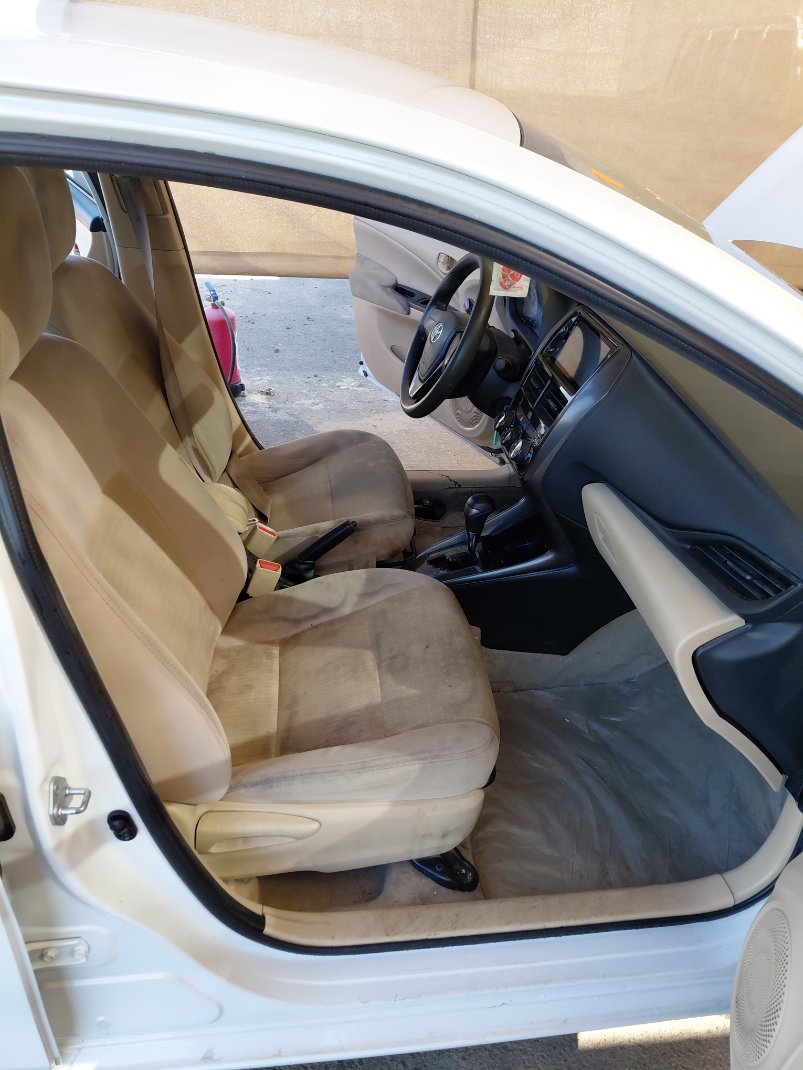 تويوتا يارس Y FLT2 2022 image