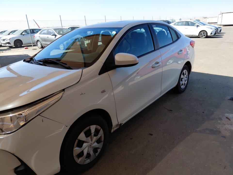 تويوتا يارس Y FLT2 2022 image