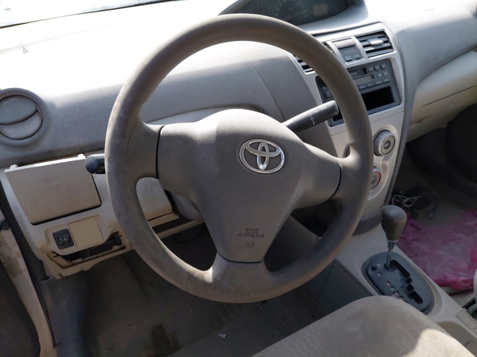 تويوتا يارس  2010 image