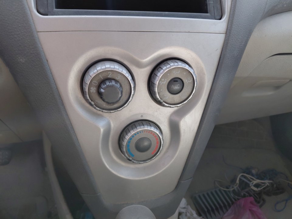 تويوتا يارس  2010 image