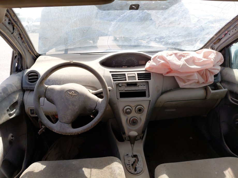 تويوتا يارس  2010 image