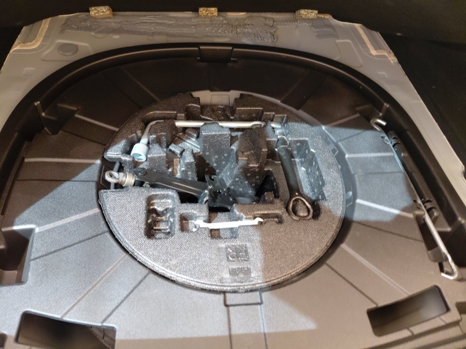 Toyota Camry GLE -  2024 image