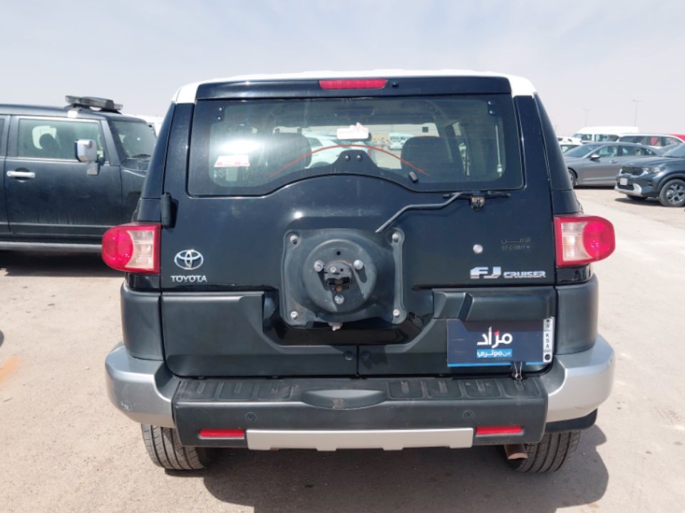 تويوتا إف جي كروزر  2022 image
