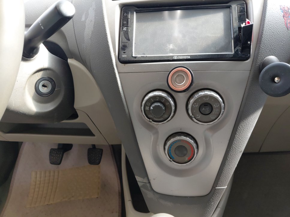 تويوتا يارس  2010 image