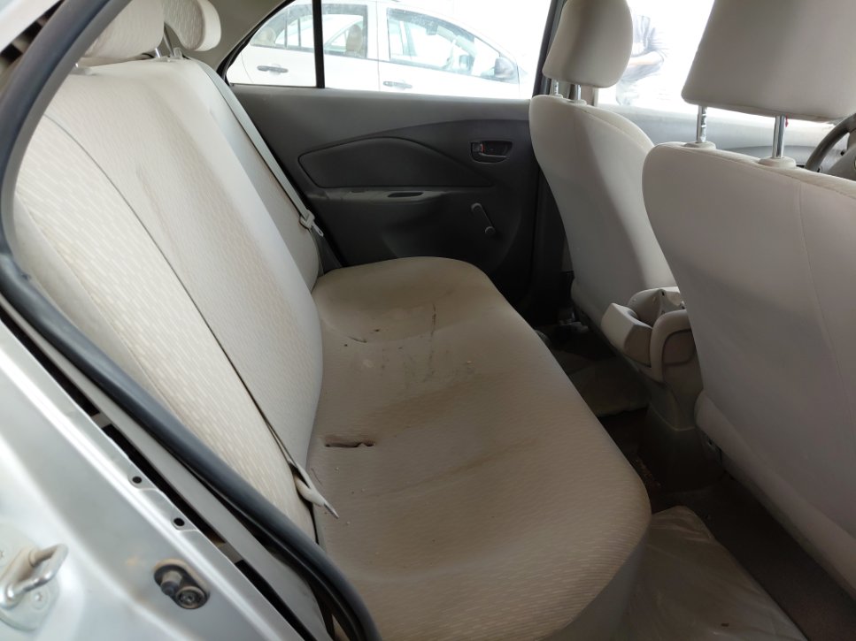 تويوتا يارس  2011 image