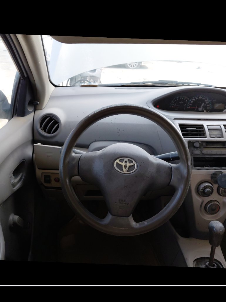 تويوتا يارس  2010 image