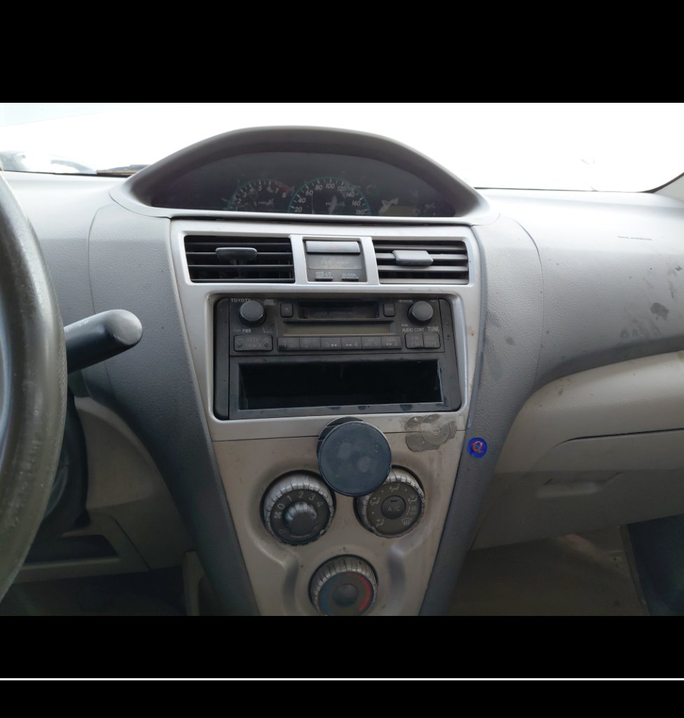 تويوتا يارس  2010 image