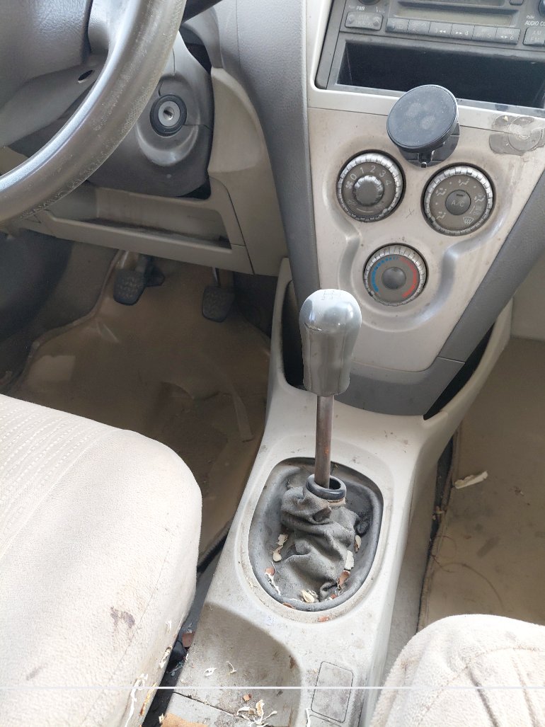 تويوتا يارس  2010 image