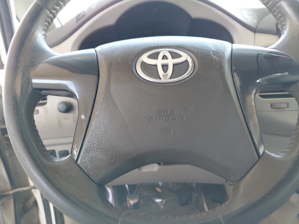 تويوتا انوفا  2012 image