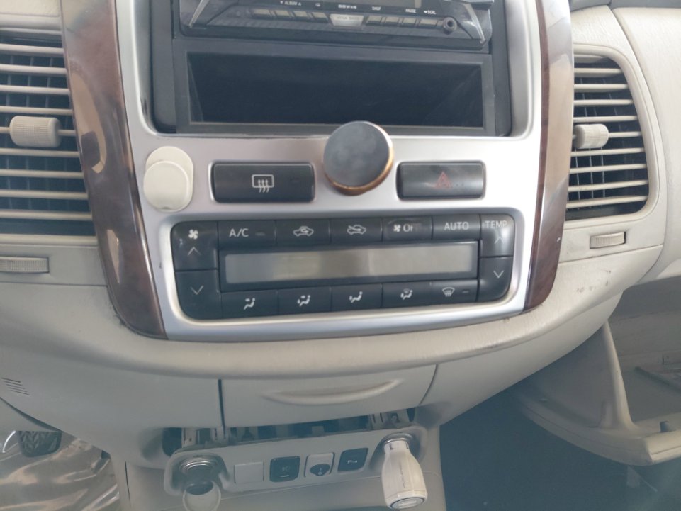 تويوتا انوفا  2012 image