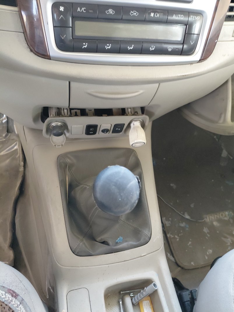 تويوتا انوفا  2012 image