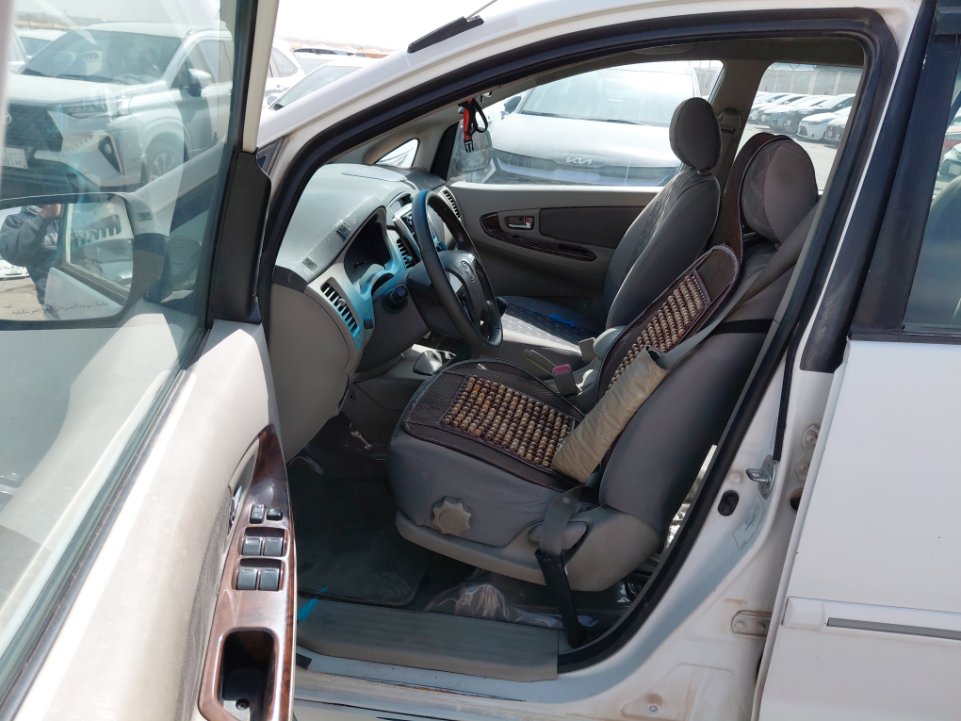 تويوتا انوفا  2012 image