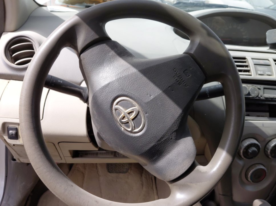 تويوتا يارس  2010 image