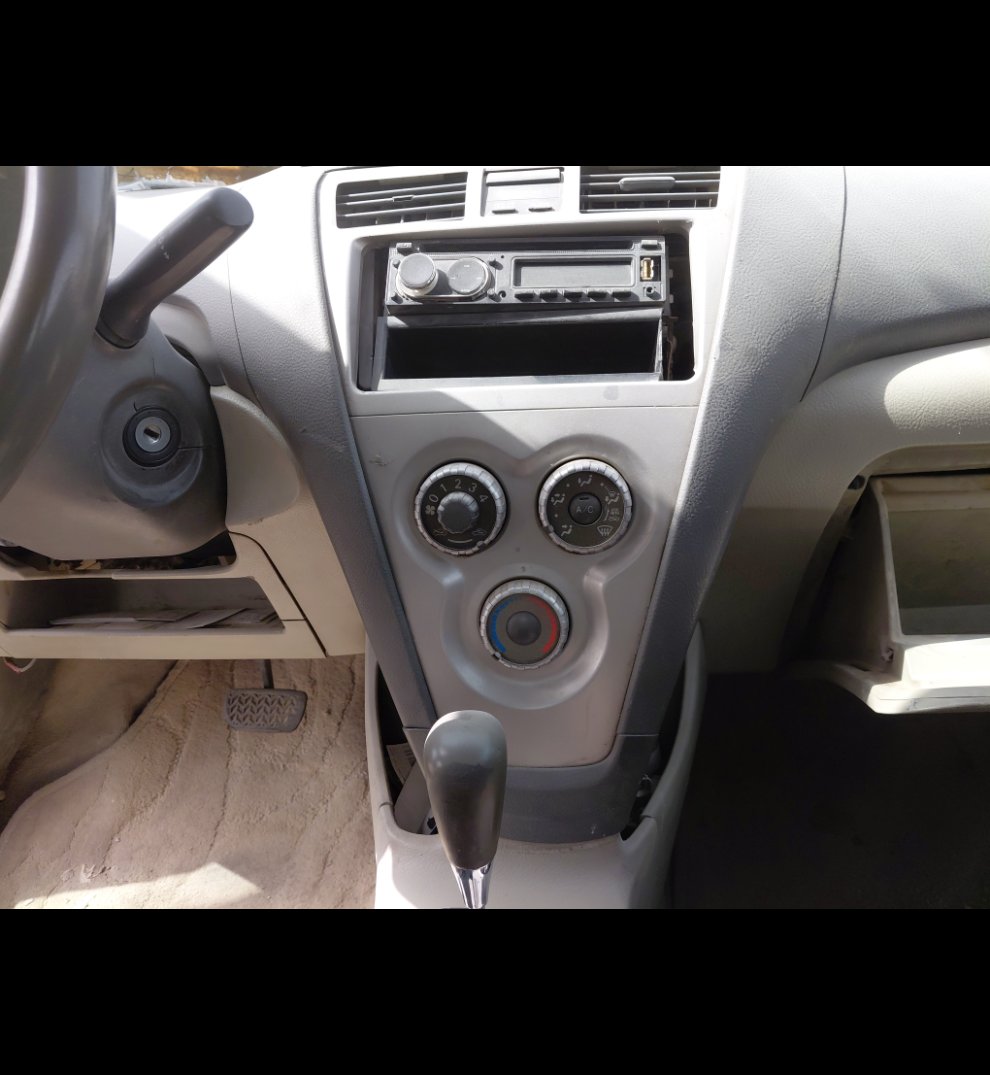 تويوتا يارس  2010 image