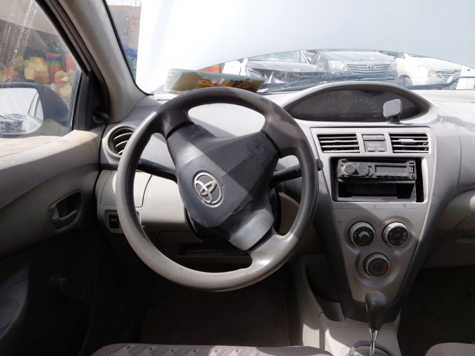 تويوتا يارس  2010 image