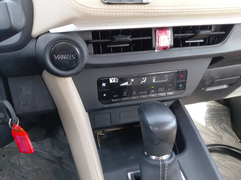 تويوتا يارس Y 2024 image