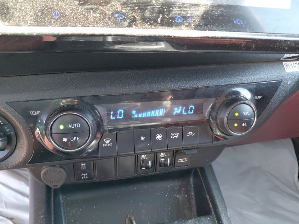 تويوتا هايلكس  SGLX دفع رباعي 2024 image