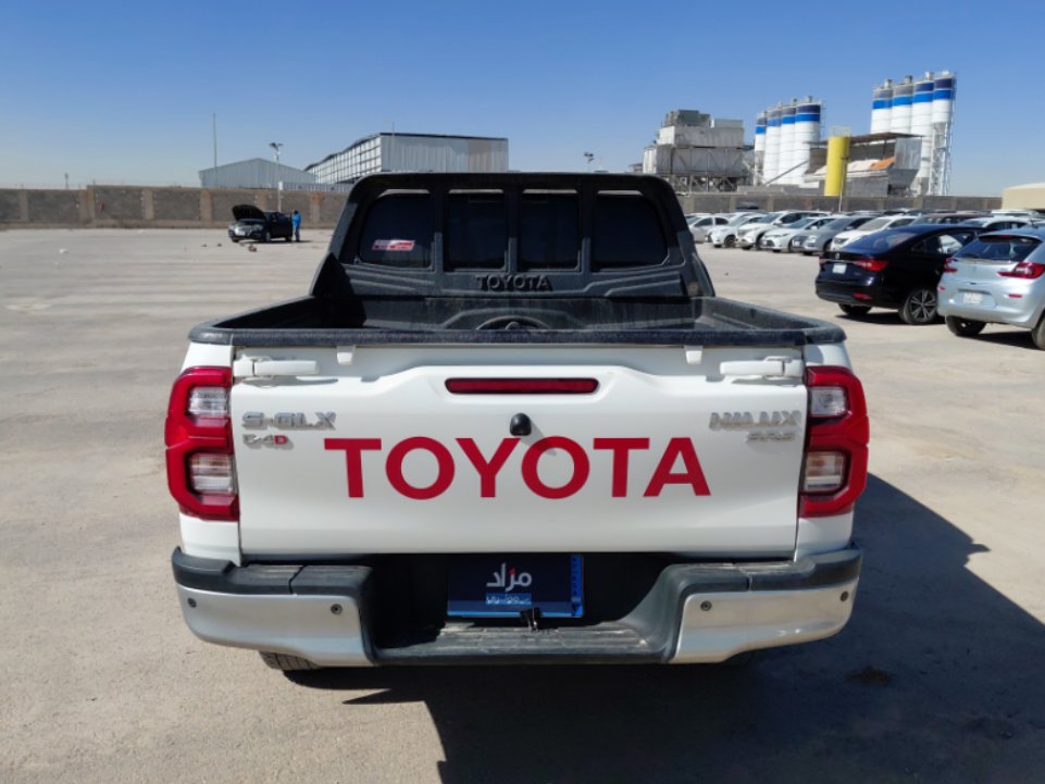 تويوتا هايلكس  SGLX دفع رباعي 2024 image