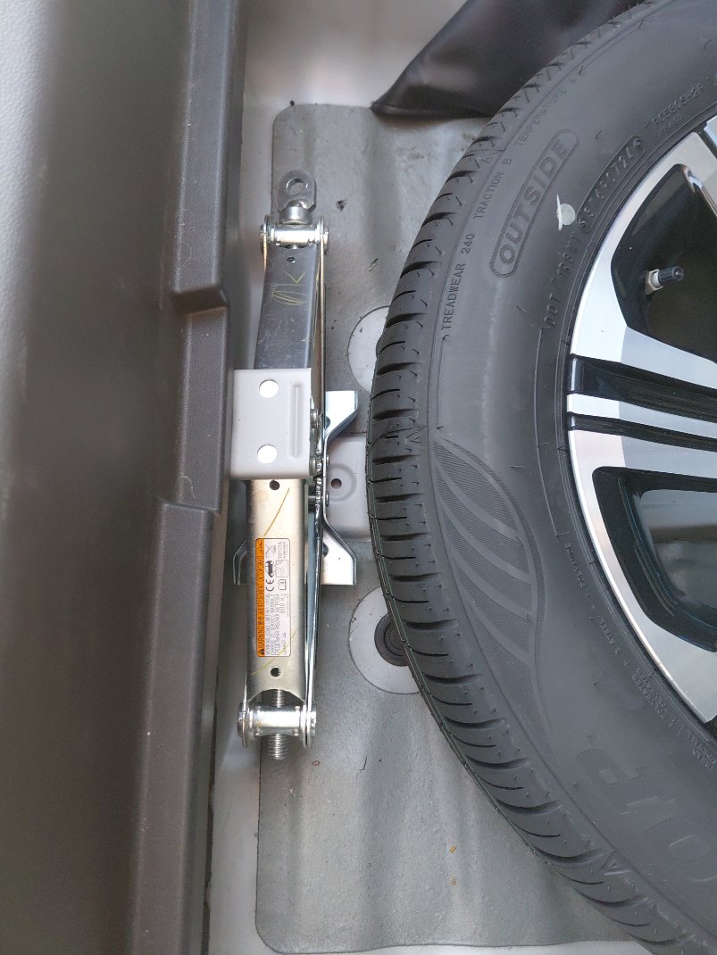 تويوتا يارس Y PLUS 2024 image