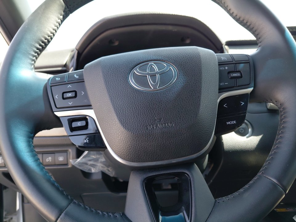 تويوتا كامري LE HEV  2025 image