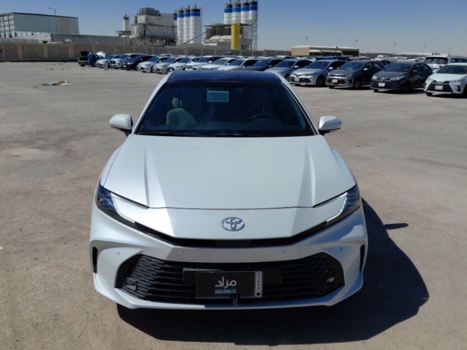 تويوتا كامري LE HEV  2025