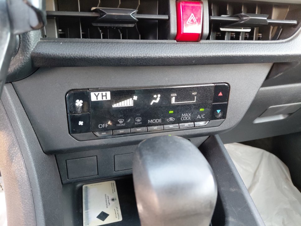 تويوتا يارس Y 2024 image