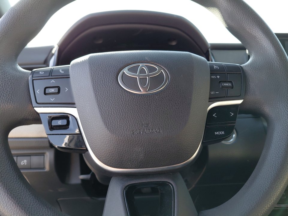 تويوتا كامري E HEV 2025 image