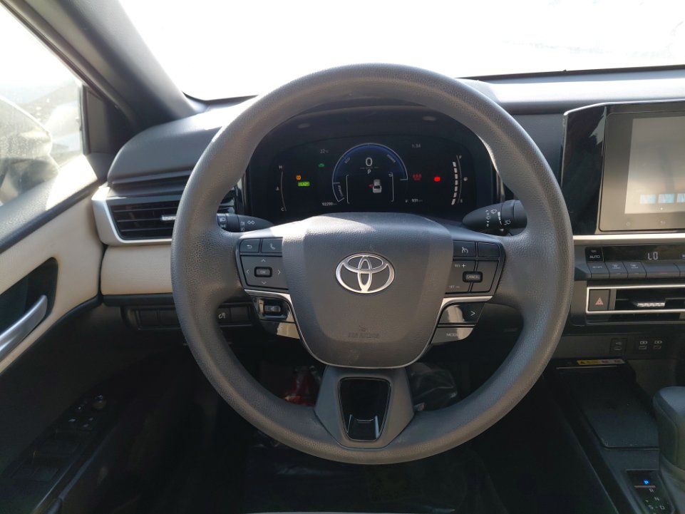 تويوتا كامري E HEV 2025 image