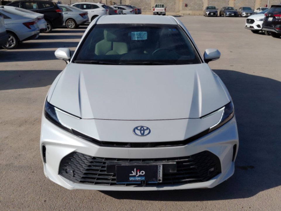 تويوتا كامري E HEV 2025