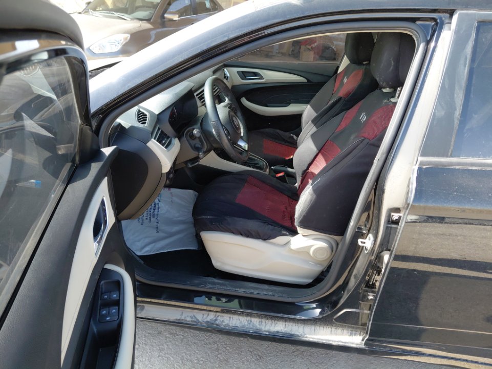 إم جي 5 عادي 2024 image