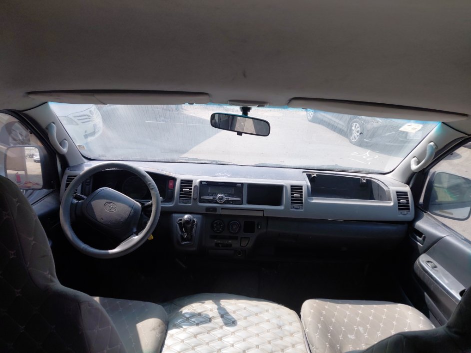 Toyota Hiace Bus  2010 image