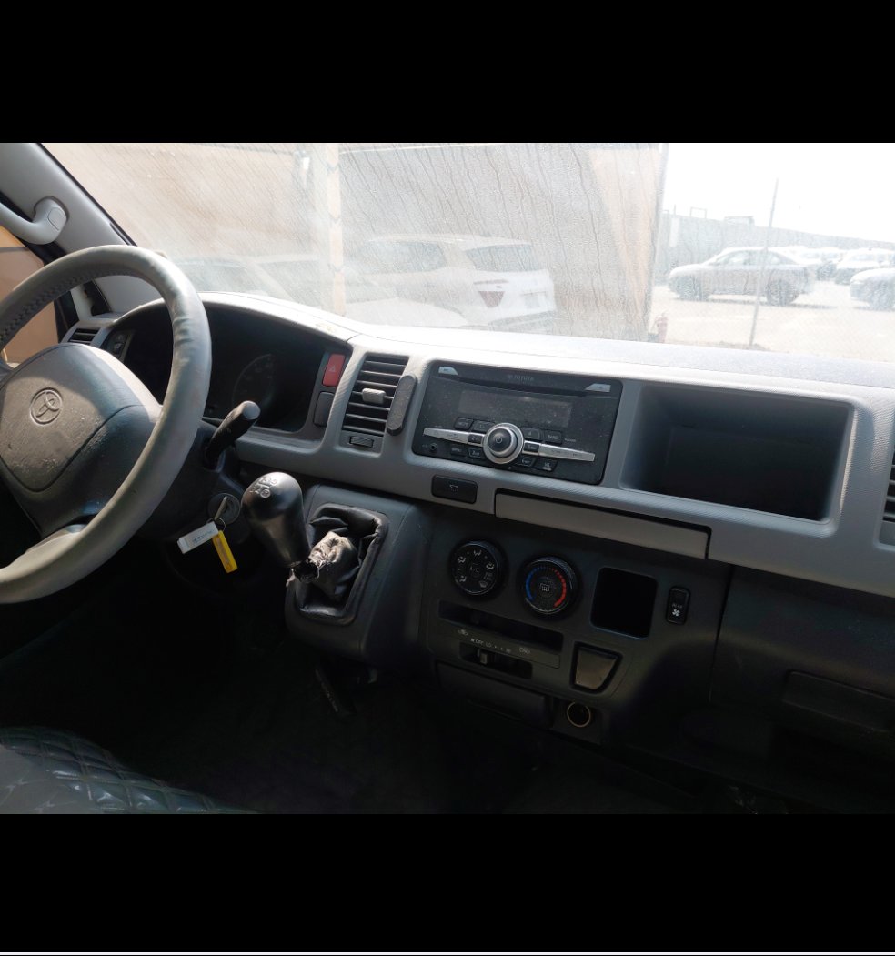 Toyota Hiace Bus  2010 image