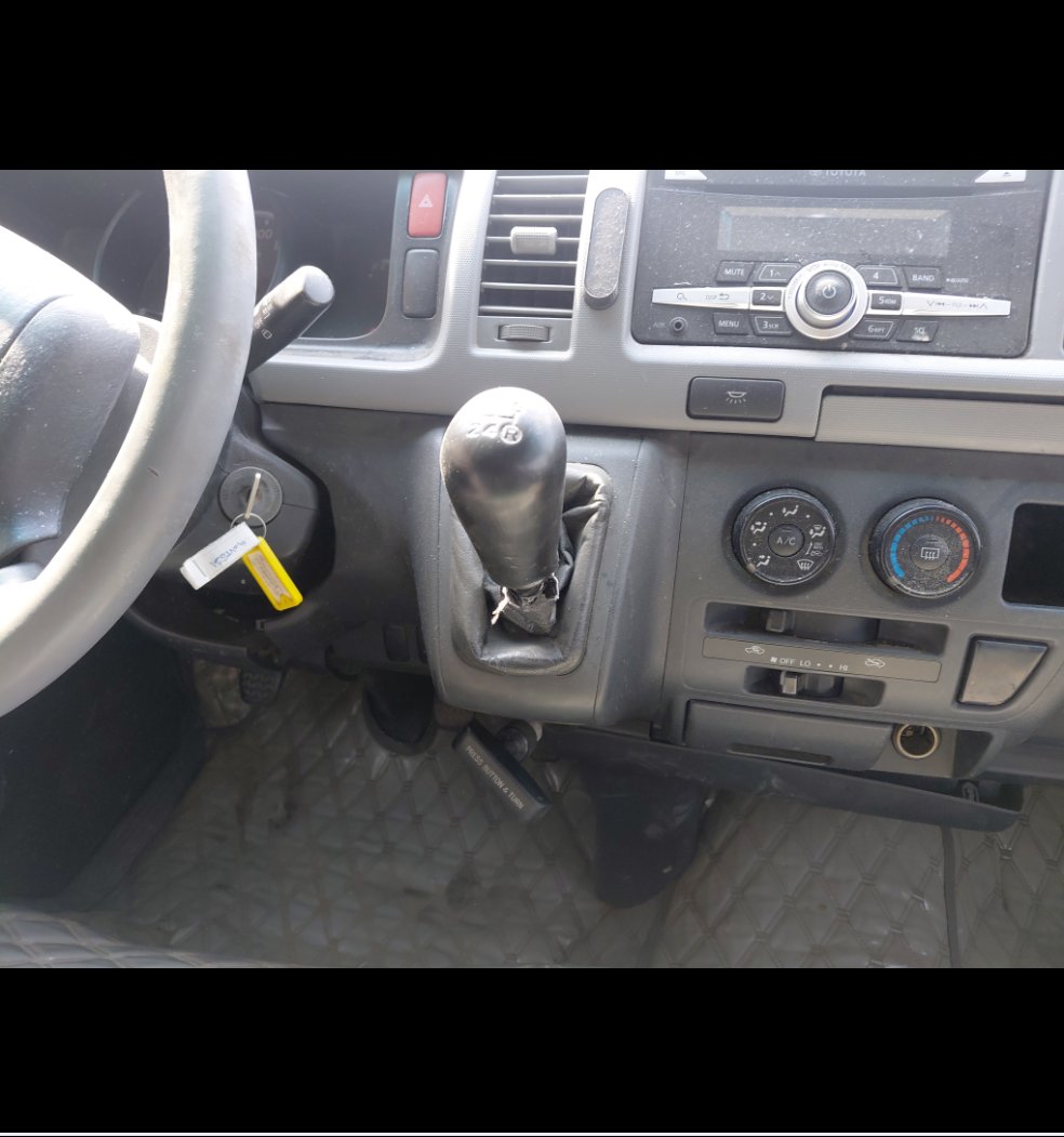 Toyota Hiace Bus  2010 image