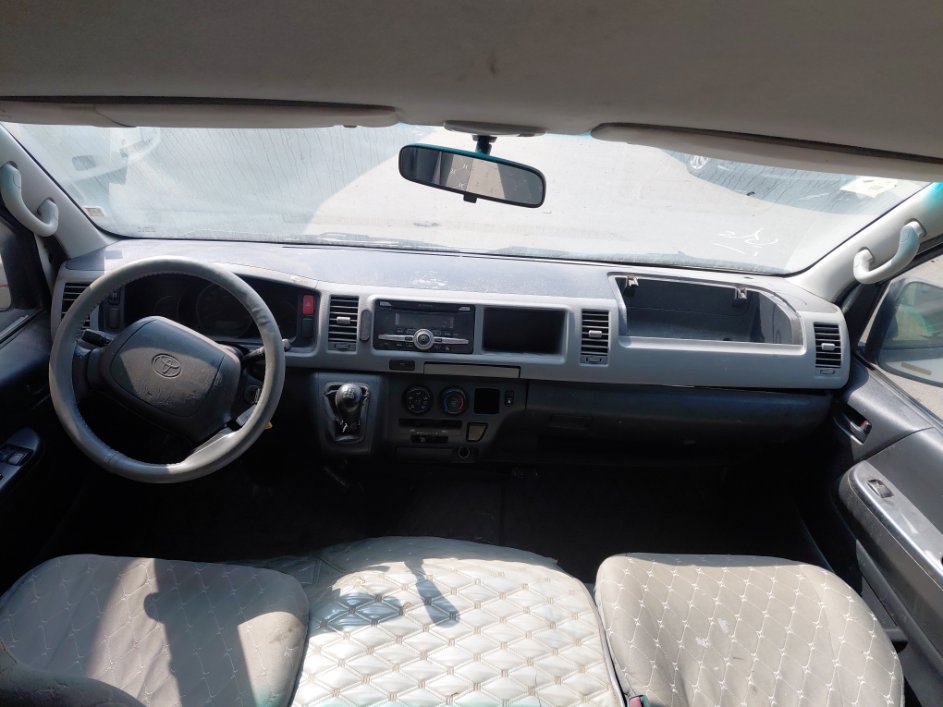 Toyota Hiace Bus  2010 image