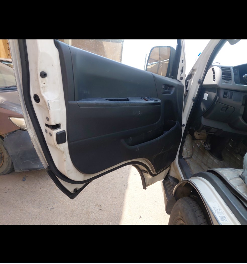 Toyota Hiace Bus  2010 image