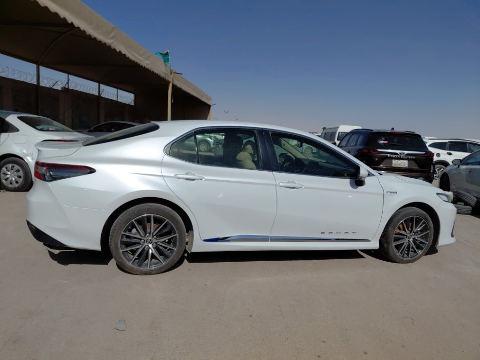 تويوتا كامري GLE HEV  2024 image