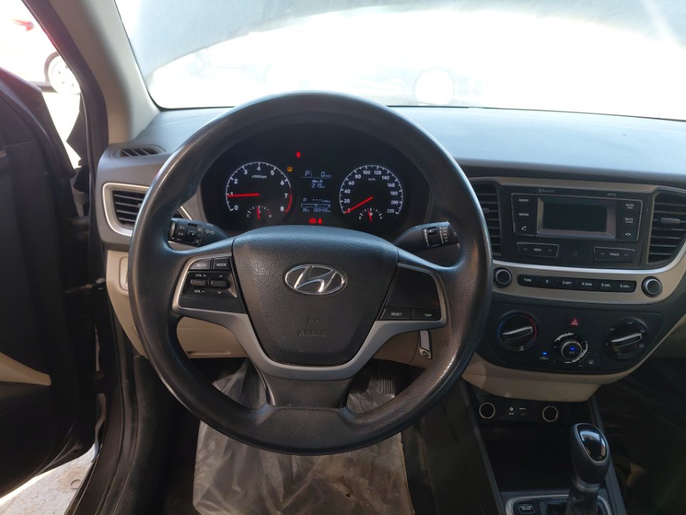 Hyundai Accent  GL  أساسي 2020 image