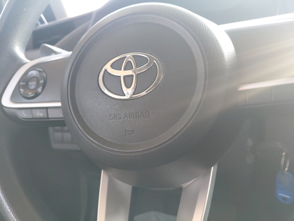 Toyota Yaris Y 2024 image