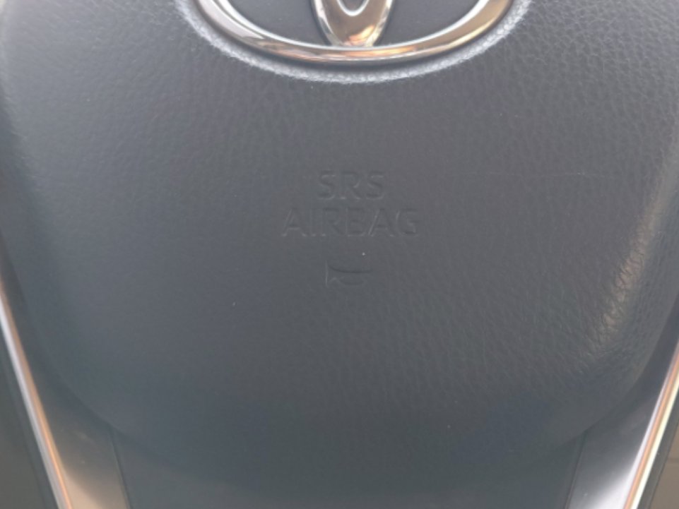 Toyota Camry GLE 2020 image