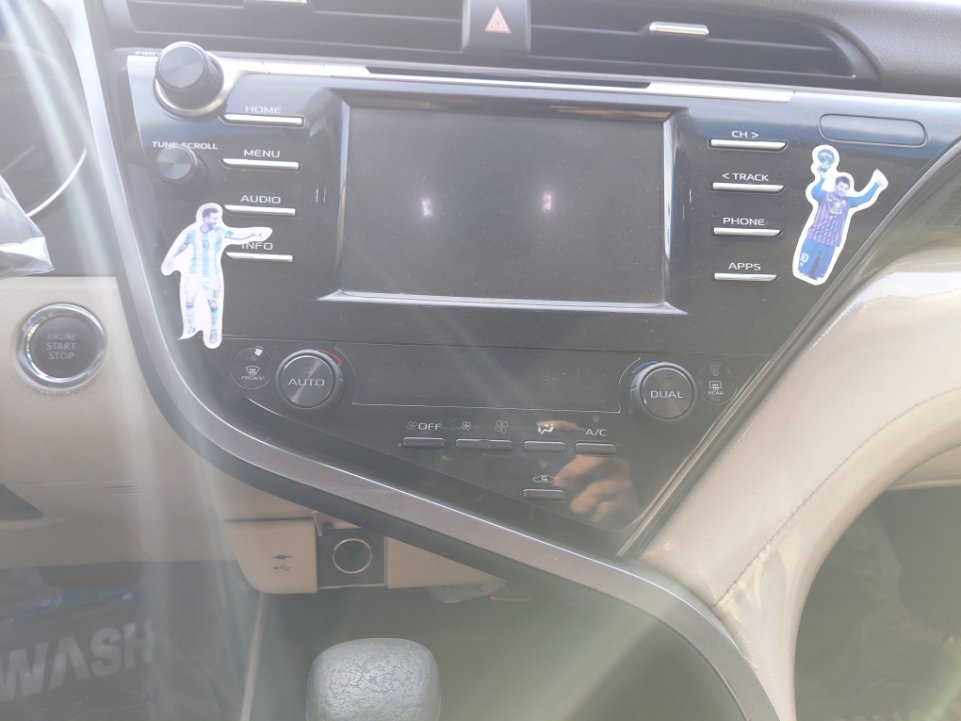 Toyota Camry GLE 2020 image