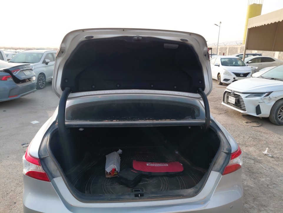 Toyota Camry GLE 2020 image