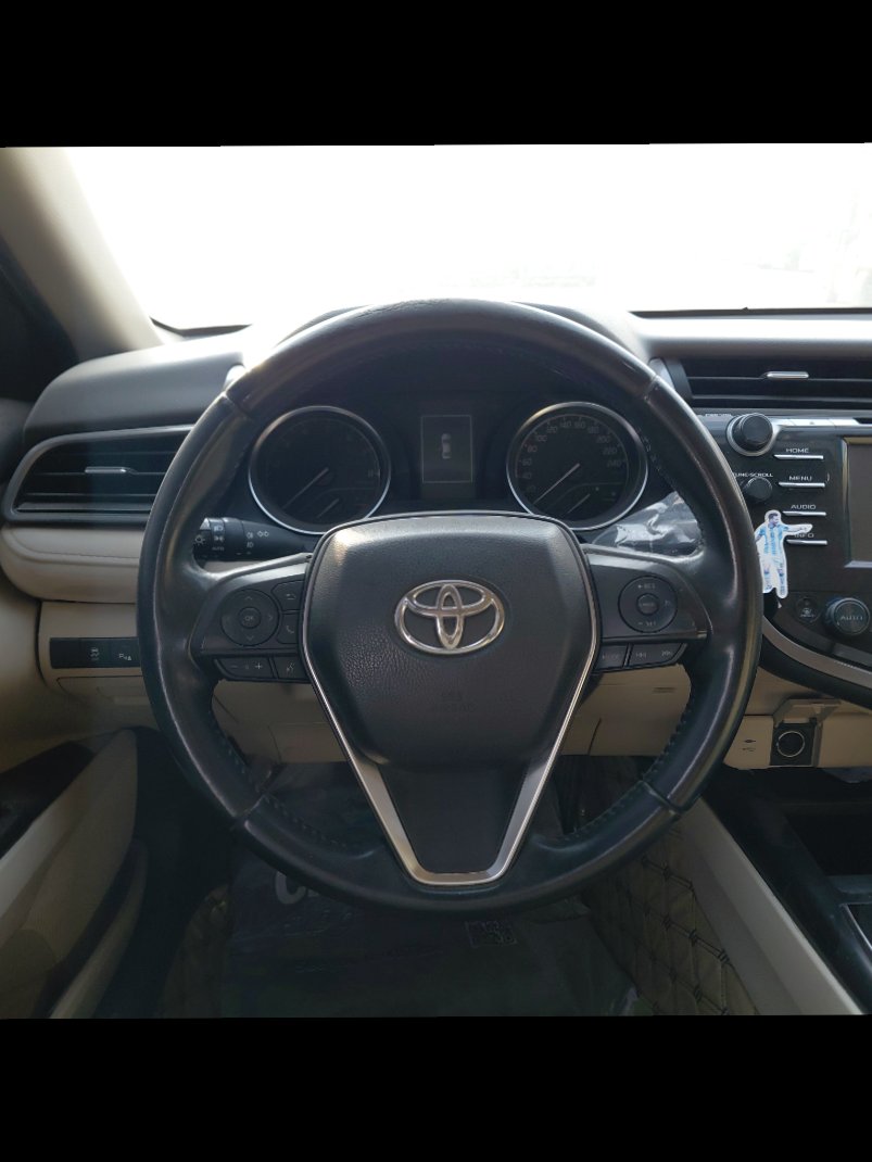 Toyota Camry GLE 2020 image