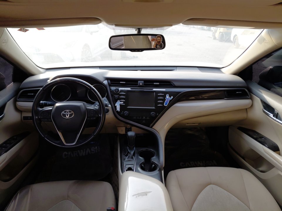 Toyota Camry GLE 2020 image